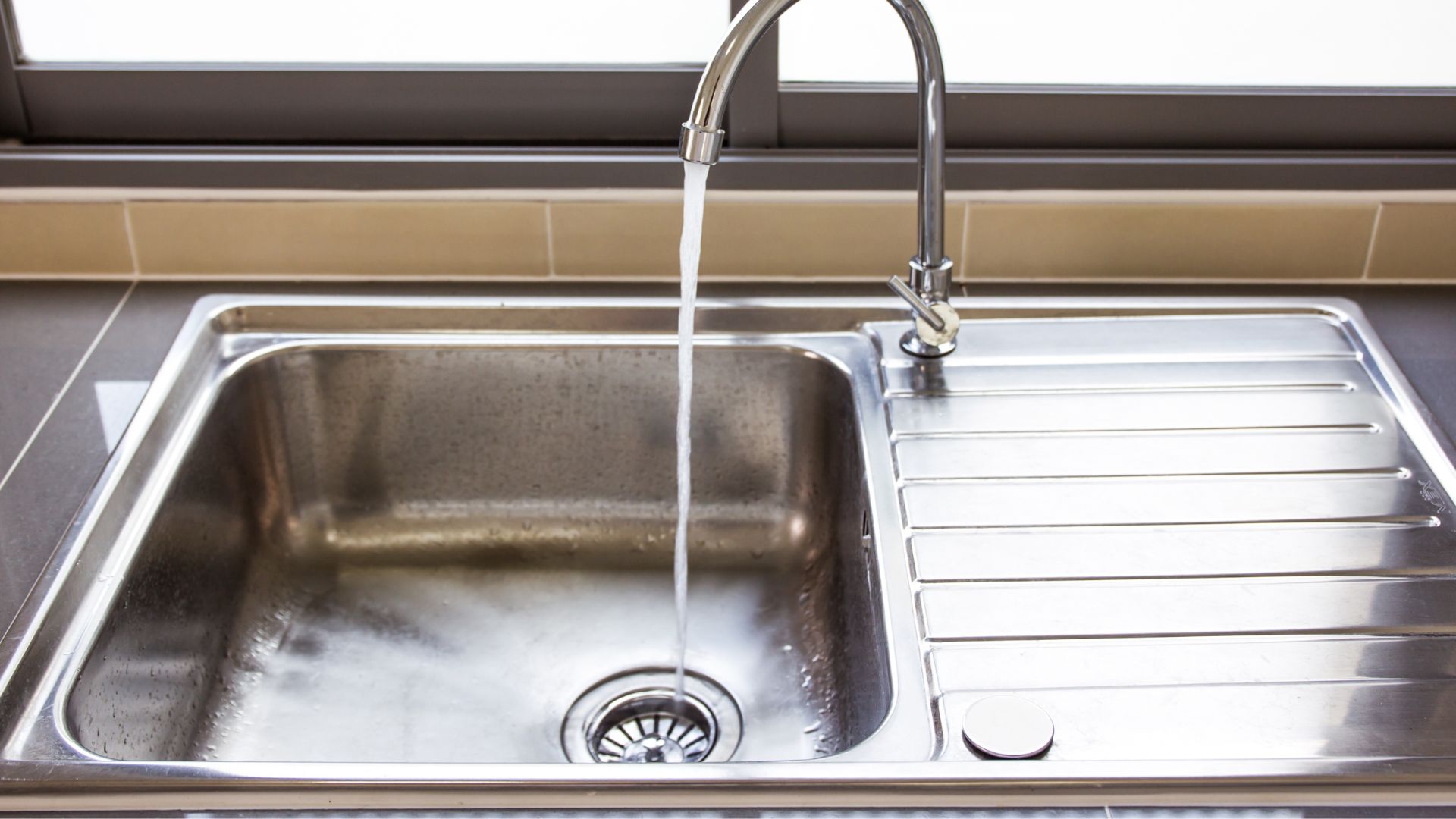 sink with running water #1 plumbing company plumbing company in Nashville with best reviews